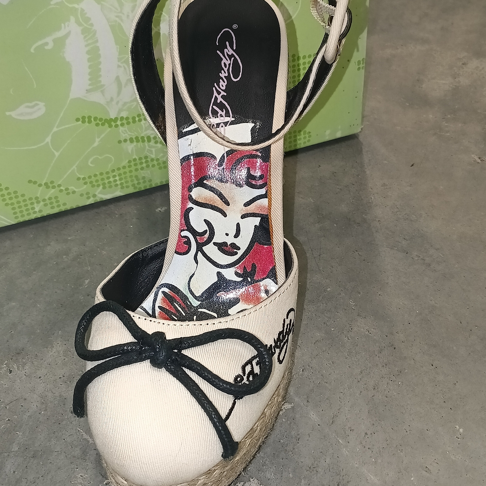 Ed Hardy Women's Cream and Black Graphic Wedges - Picture 3 of 6